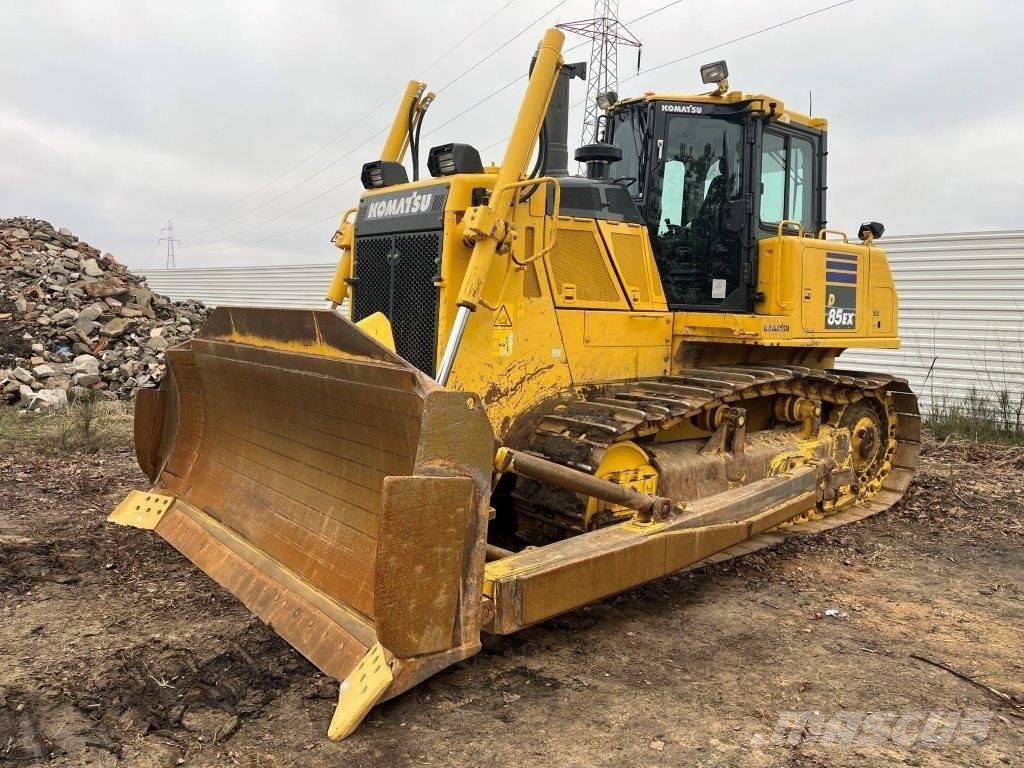 Komatsu D85EX-15 Buldozer sobre oruga