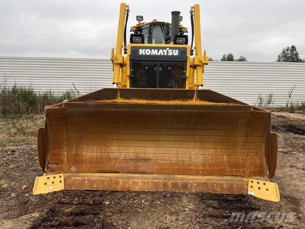 Komatsu D85EX-15 Buldozer sobre oruga