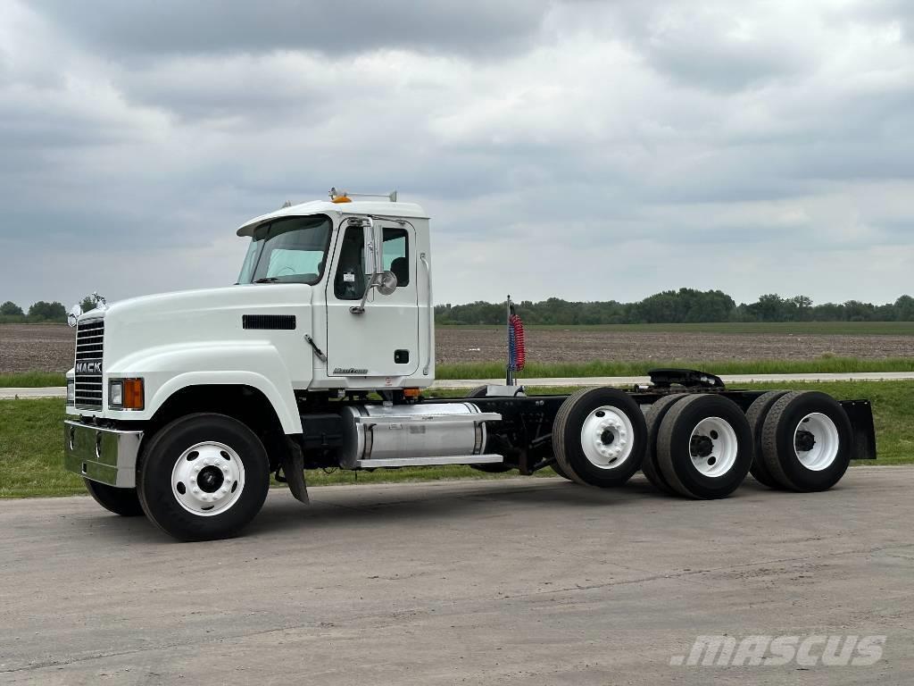 Mack CHN 613 Camiones tractor