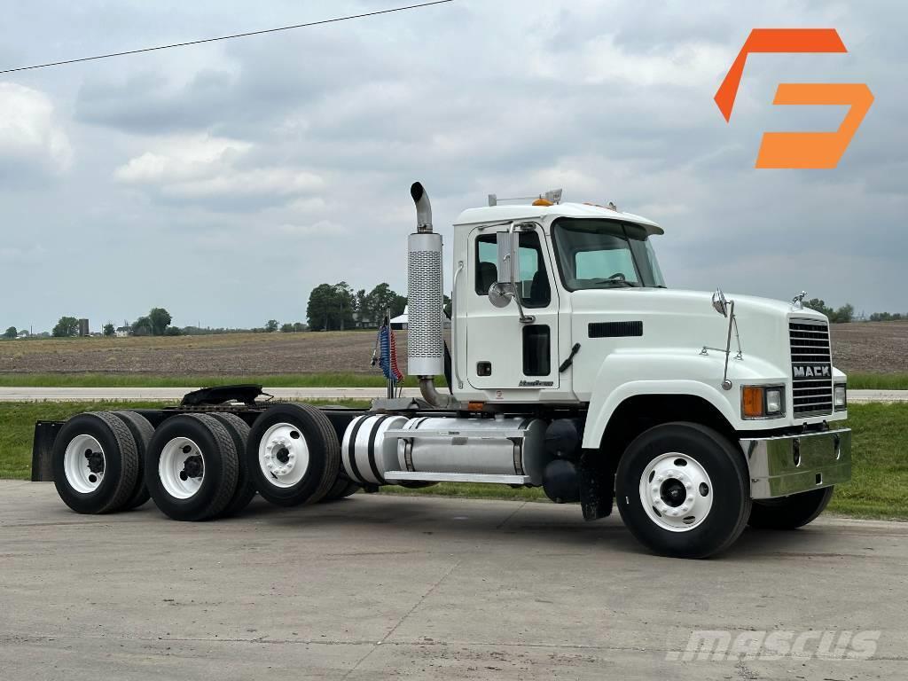 Mack CHN 613 Camiones tractor