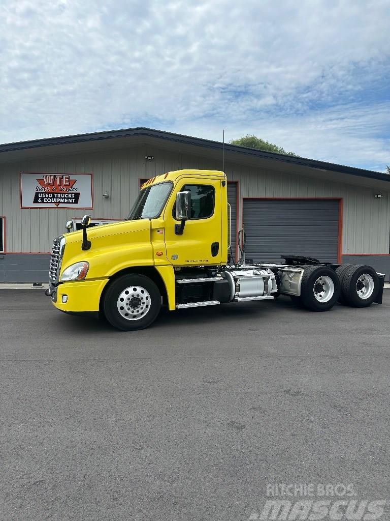 Freightliner CA125DC Camiones tractor