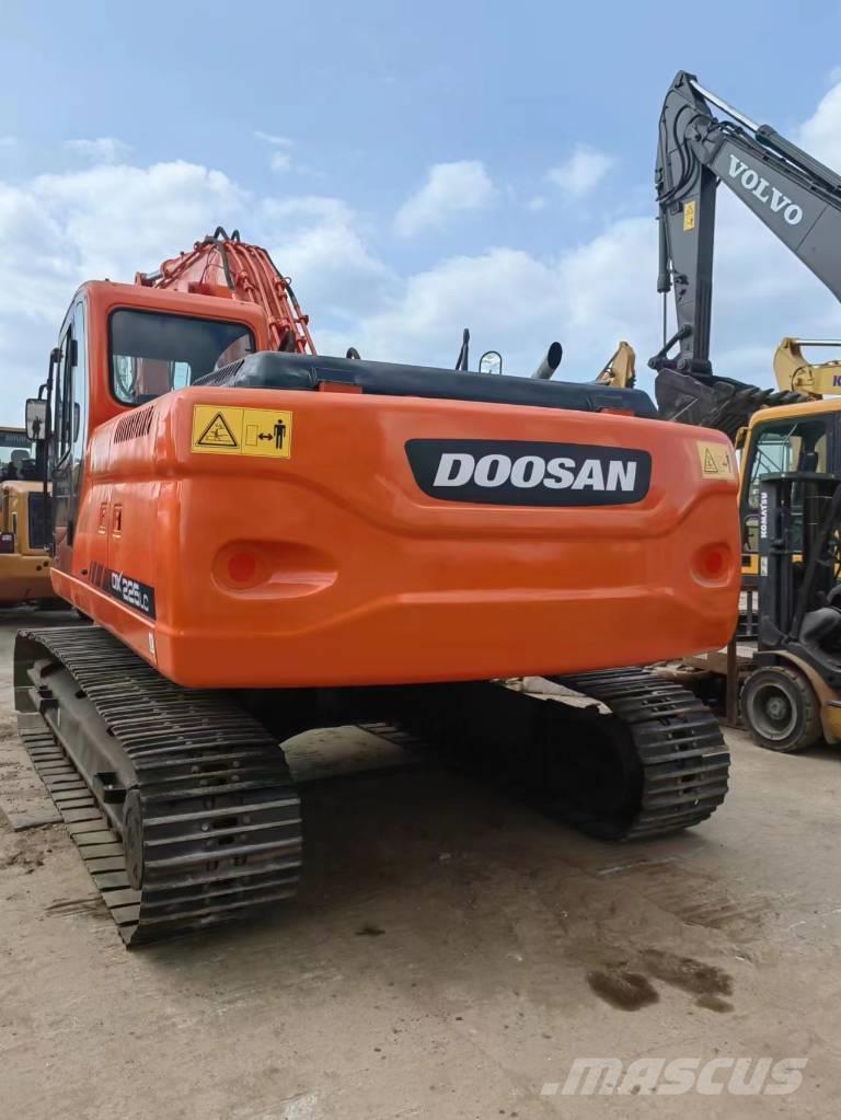 Doosan 225 Excavadoras sobre orugas