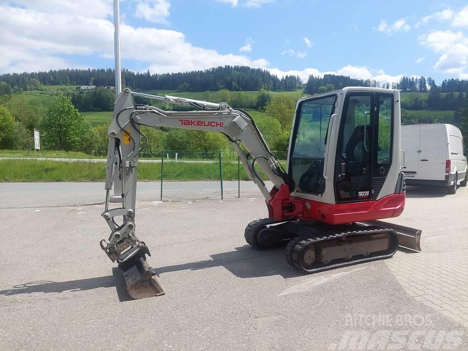 Takeuchi TB228, POWERTILT Miniexcavadoras