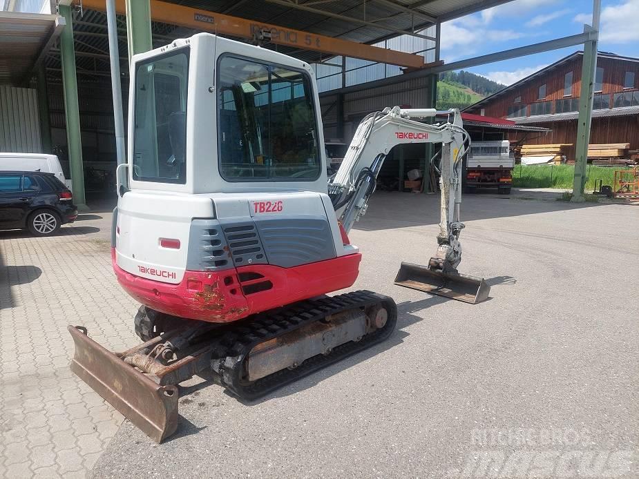 Takeuchi TB228, POWERTILT Miniexcavadoras