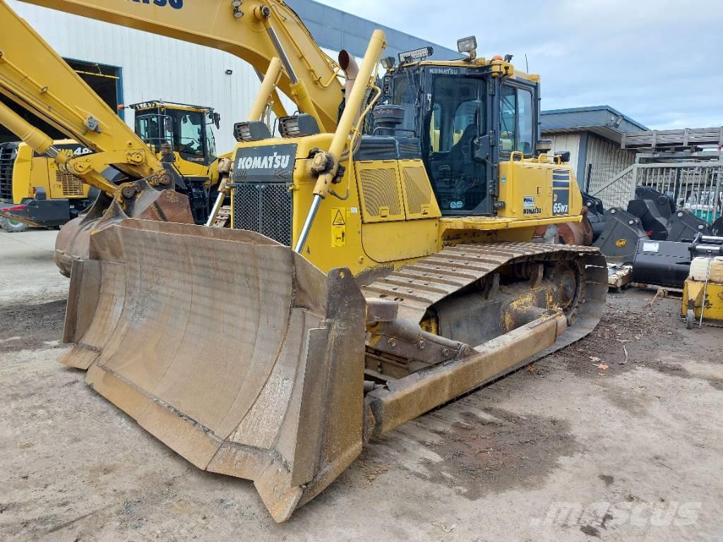 Komatsu D65WX-18 Buldozer sobre oruga