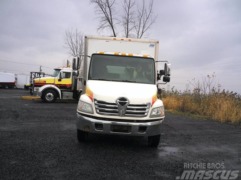 Hino 185 Camiones con caja de remolque