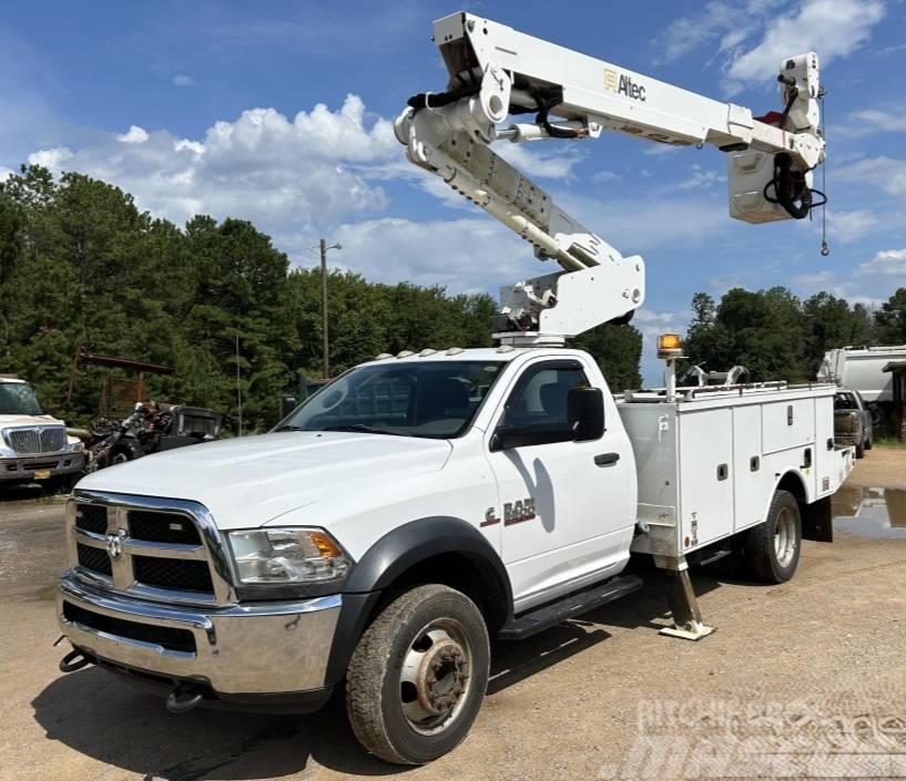 RAM 5500 TRADESMAN Plataformas sobre camión