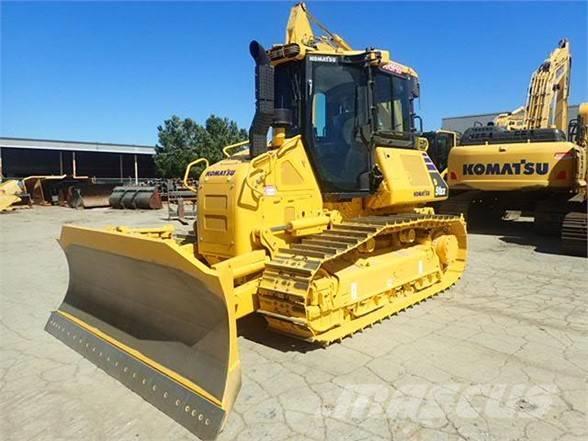 Komatsu D51EXi-24 Buldozer sobre oruga