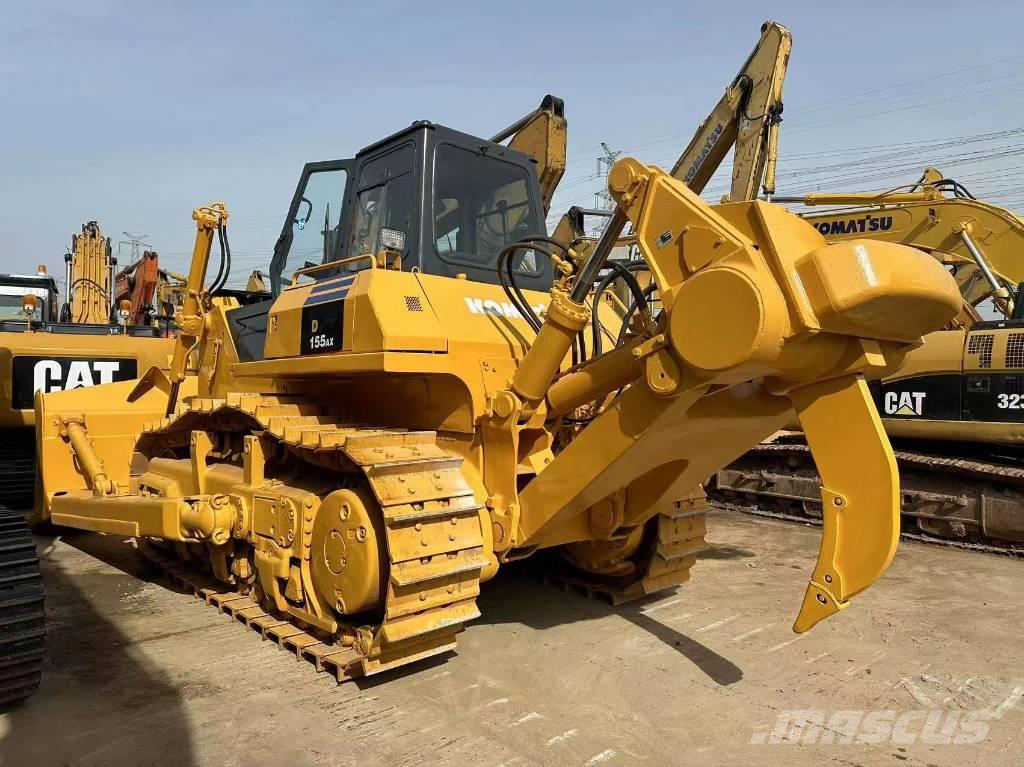 Komatsu D 155 Buldozer sobre oruga