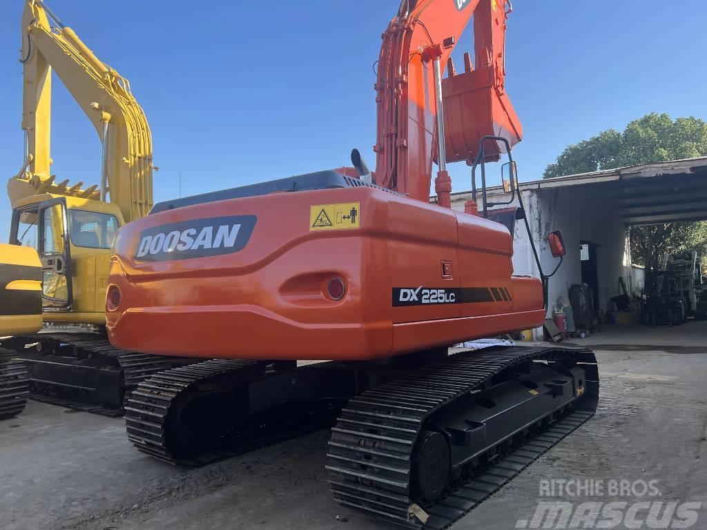 Doosan DX225LC Excavadoras sobre orugas