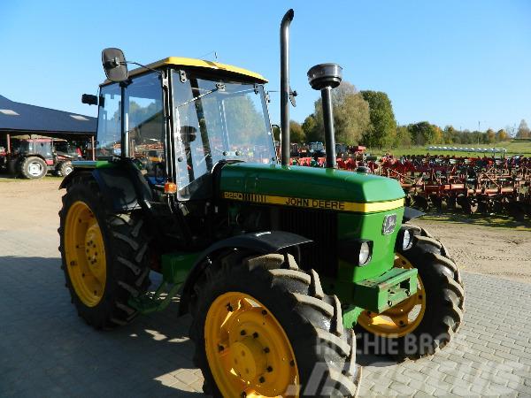 John Deere 2250 Tractores