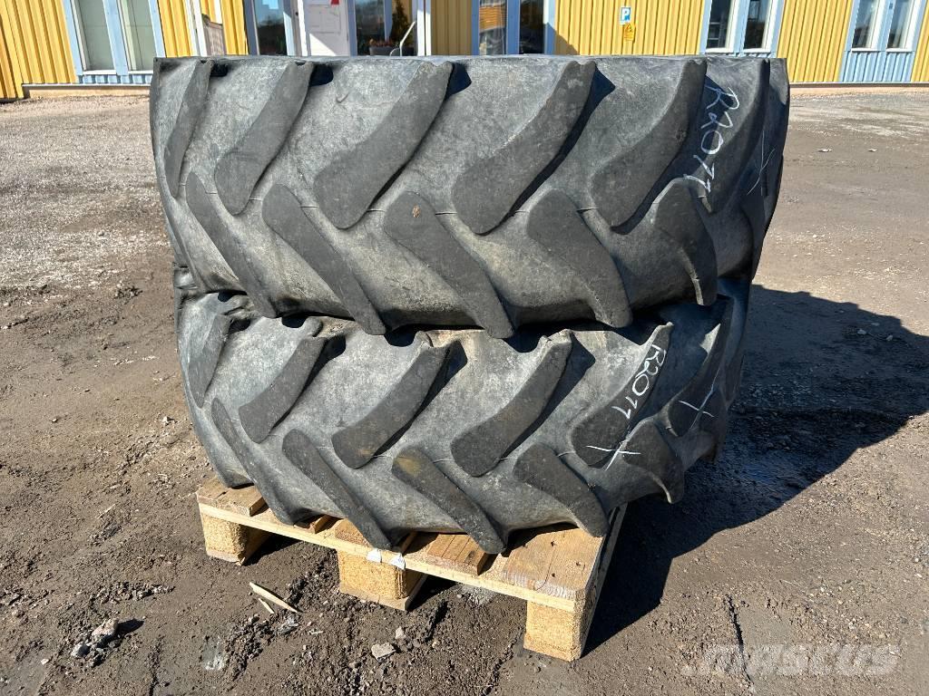 Continental renkaat vanteilla 380/85R28 Ruedas