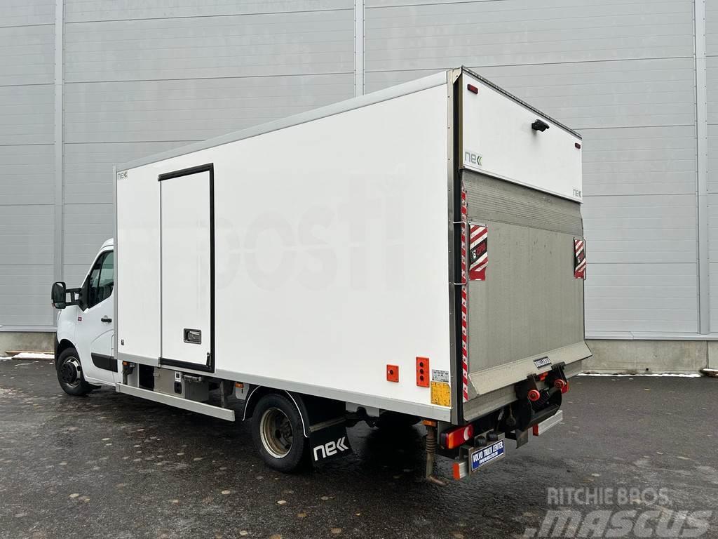 Renault Master Camiones con caja de remolque