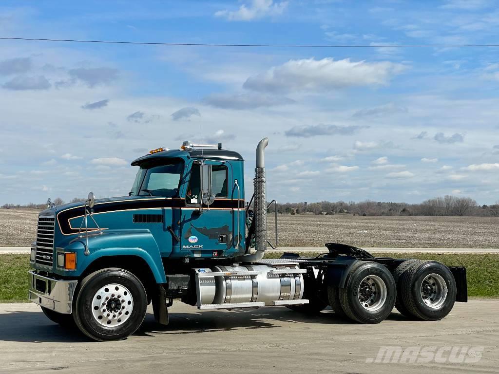 Mack CHU613 Camiones tractor