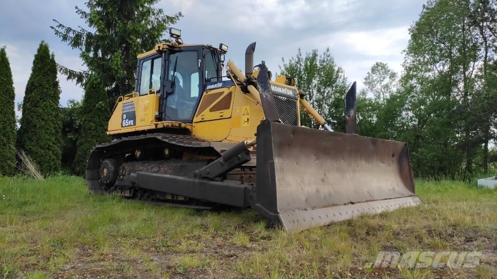 Komatsu D65PX-16 Buldozer sobre oruga