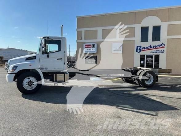 Hino L7 Camiones con chasís y cabina