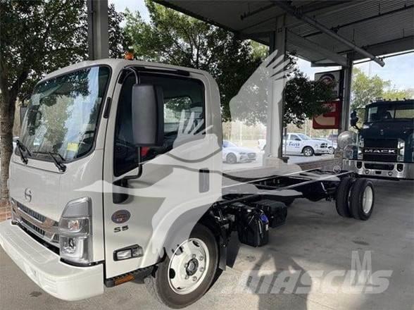 Hino S5 Camiones con chasís y cabina