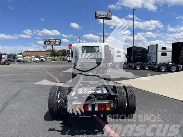 Isuzu NRR Camiones con chasís y cabina