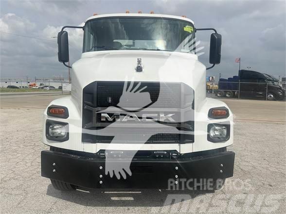 Mack MD6 Camiones con chasís y cabina