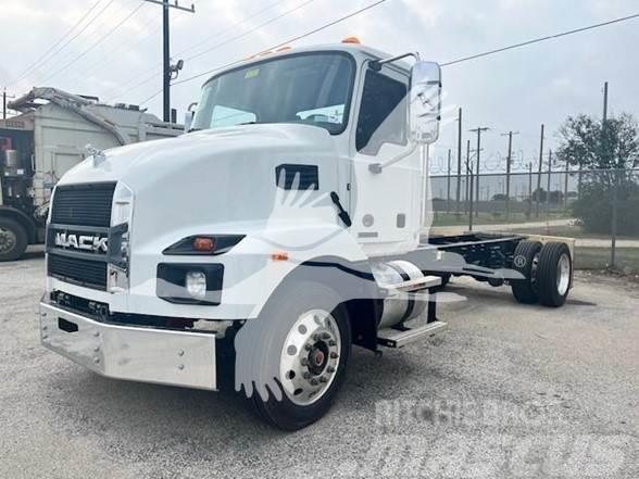 Mack MD6 Camiones con chasís y cabina