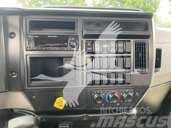 Mack MD6 Camiones de cama baja