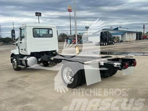 Mack MD6 Camiones con chasís y cabina