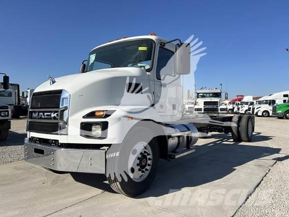 Mack MD6 Camiones con chasís y cabina