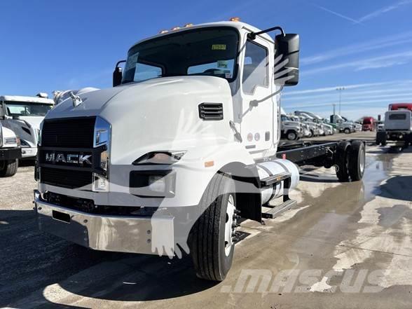 Mack MD6 Camiones con chasís y cabina