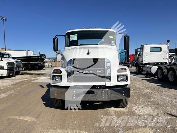 Mack MD6 Camiones con chasís y cabina