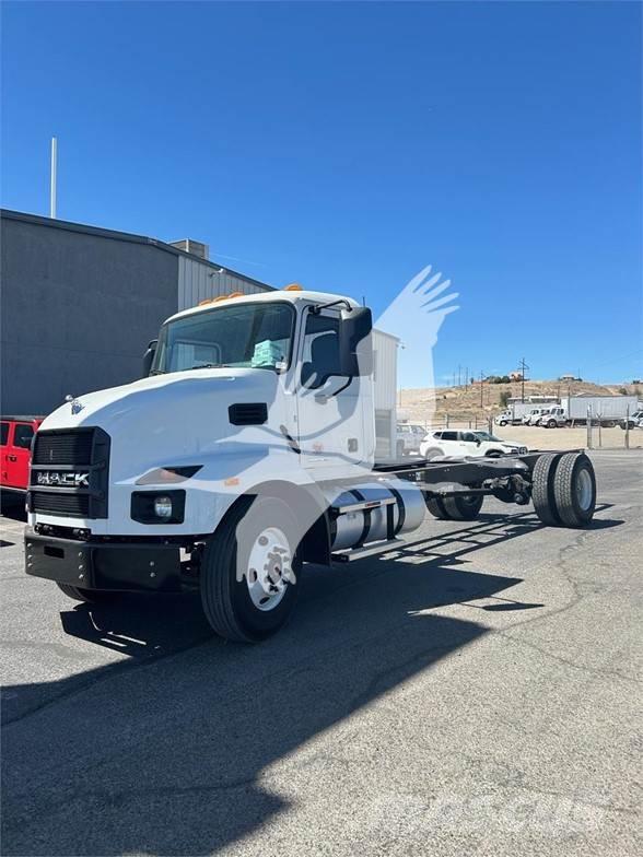 Mack MD7 Camiones con chasís y cabina