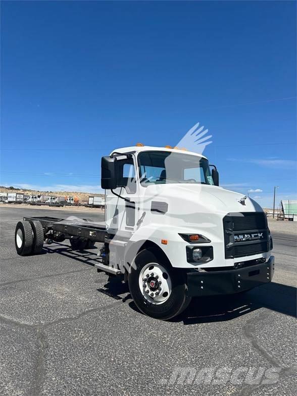 Mack MD7 Camiones con chasís y cabina