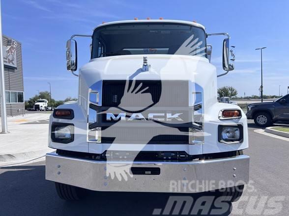 Mack MD7 Otros