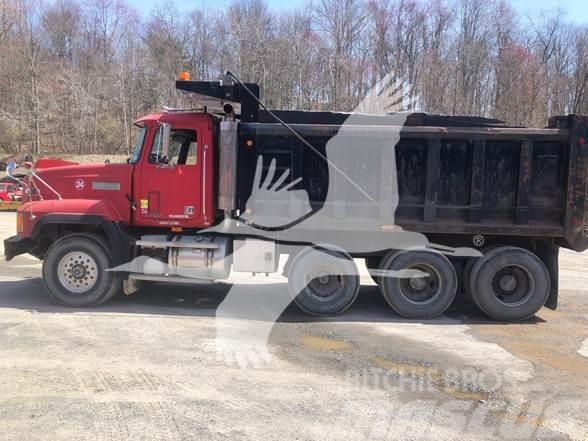 Mack CL713 Bañeras basculantes usadas