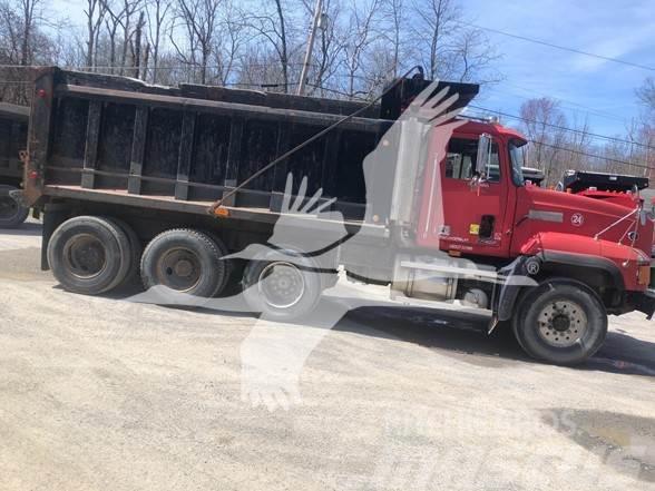 Mack CL713 Bañeras basculantes usadas