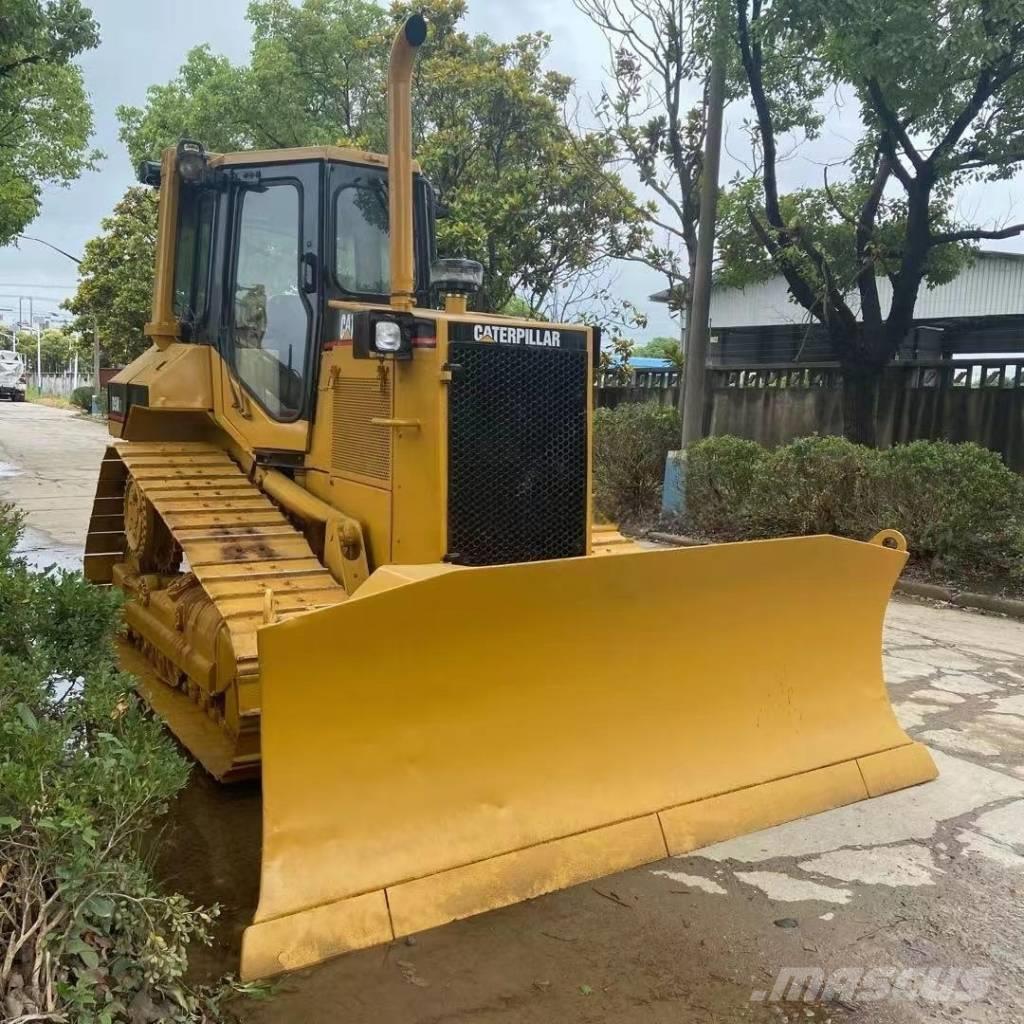 CAT D5M Buldozer sobre oruga