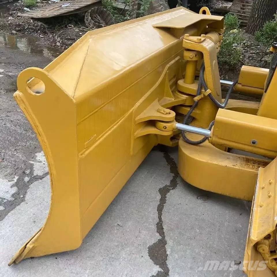 CAT D5M Buldozer sobre oruga