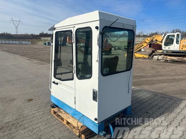 Fuchs MHL 330 Cabina