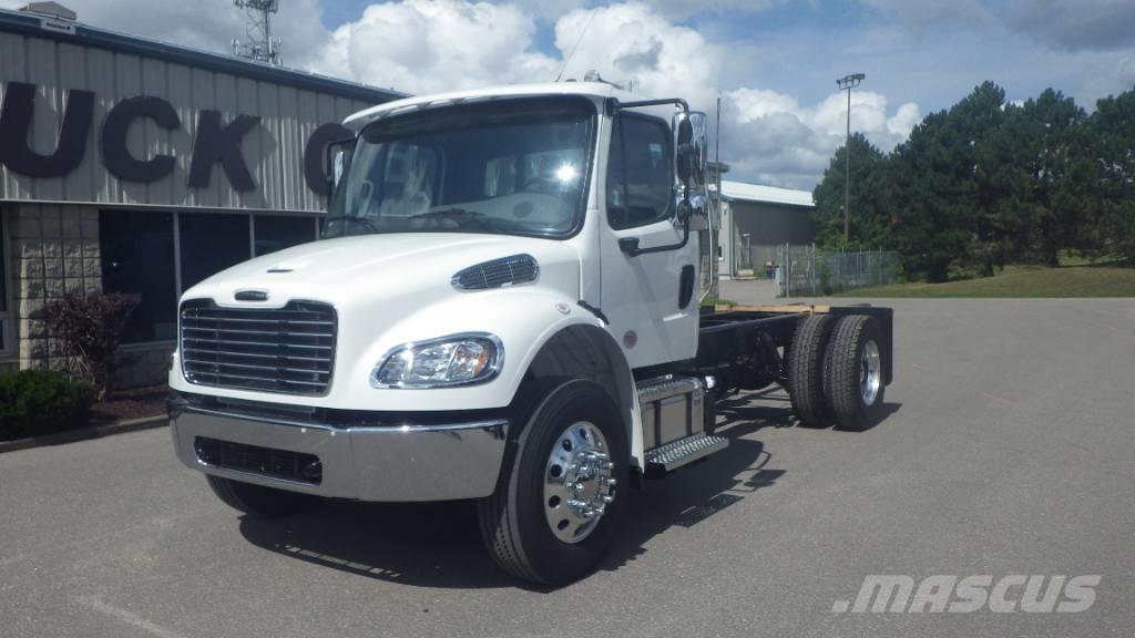 Freightliner M2106 Camiones con chasís y cabina