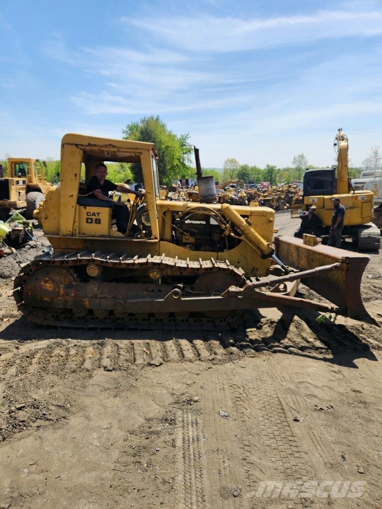 CAT D 6 Buldozer sobre oruga