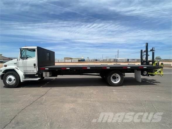 Freightliner FL70 Camiones de cama baja