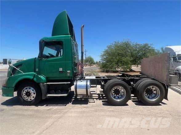 Volvo VNL64T300 Camiones tractor