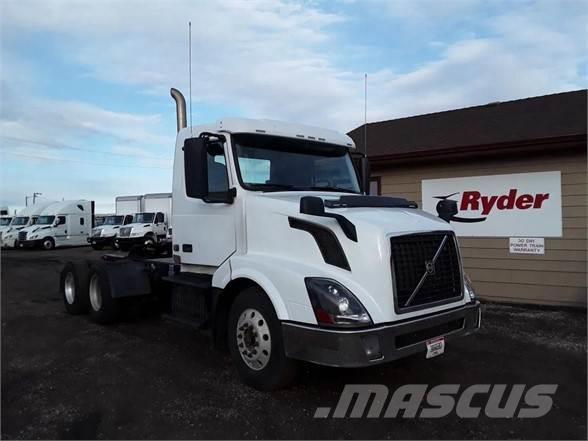 Volvo VNL64T300 Camiones tractor