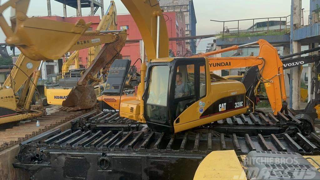 CAT 320 C Excavadoras anfibio