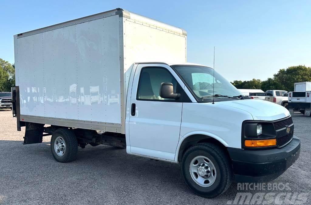 Chevrolet Express 3500 Camiones con caja de remolque