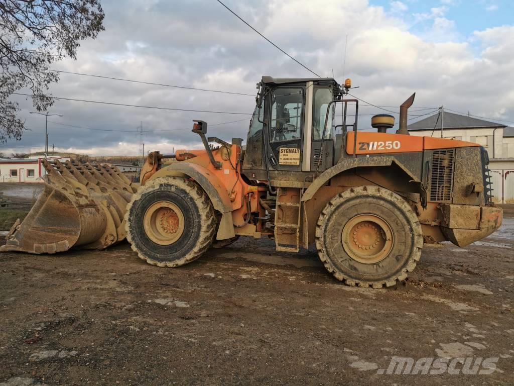 Hitachi ZW 250 Cargadoras sobre ruedas