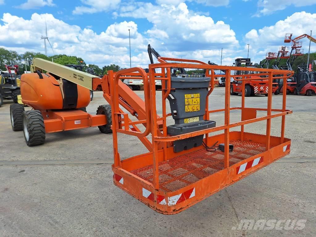 JLG 600 AJ Plataformas con brazo de elevación manual