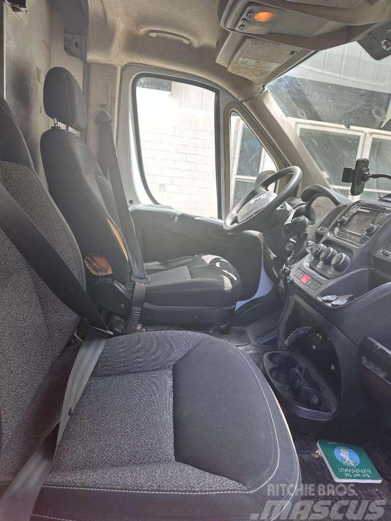 Dodge promaster Camiones con caja de remolque