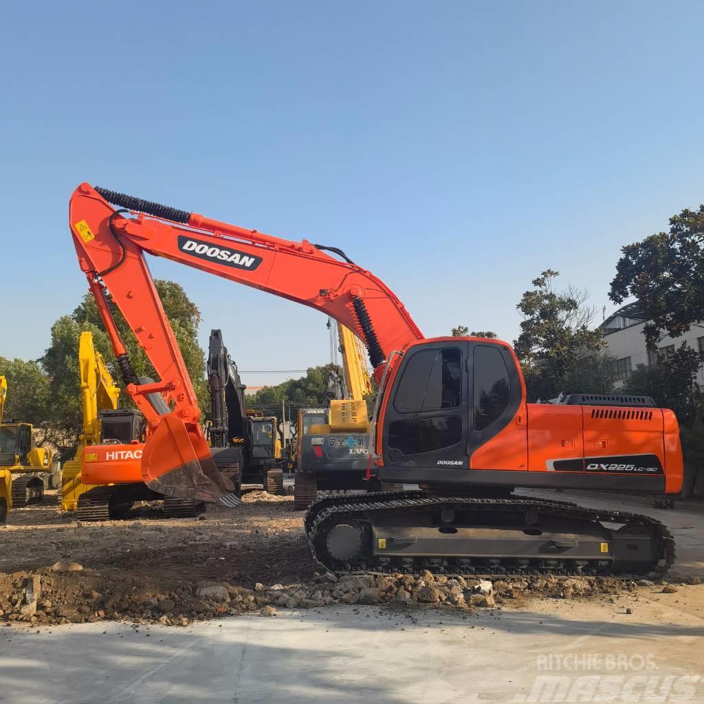 Hyundai 220LC-9S Excavadoras sobre orugas