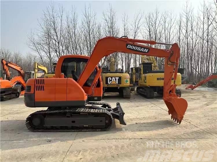 Doosan DX75 Excavadoras sobre orugas