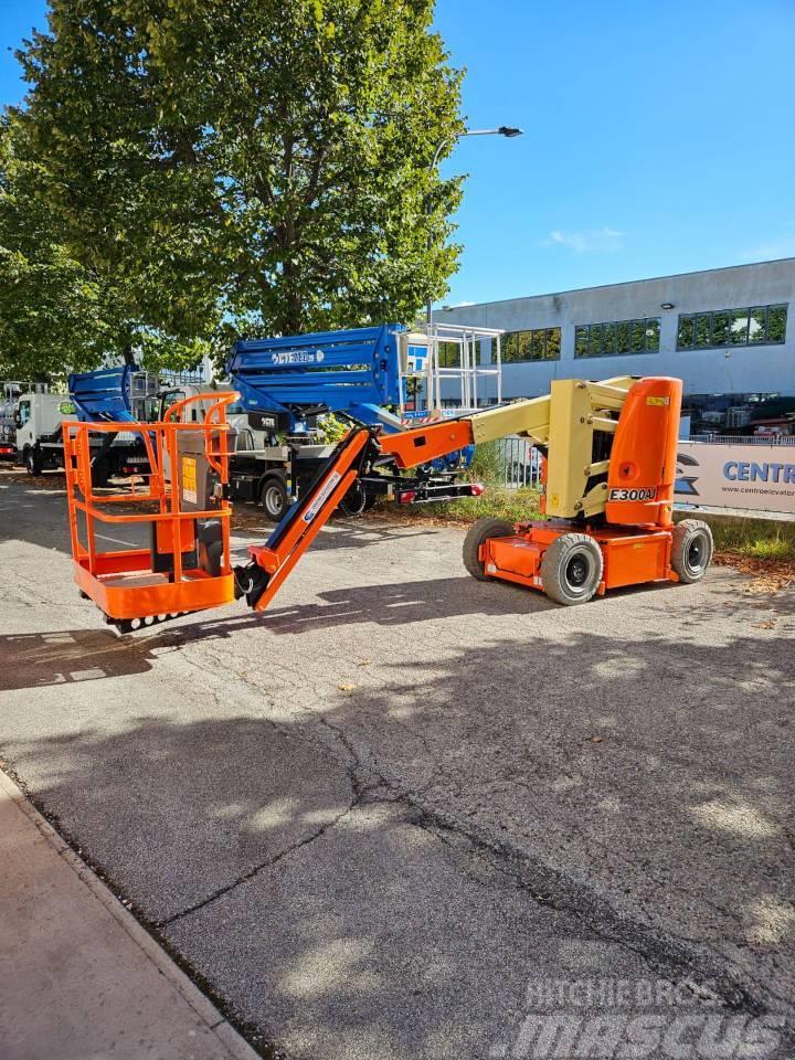 JLG E300AJP Plataformas con brazo de elevación manual